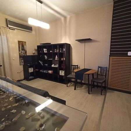 Modern Apartment, 5΄ Walk From Central Metro Station Ateny Zewnętrze zdjęcie